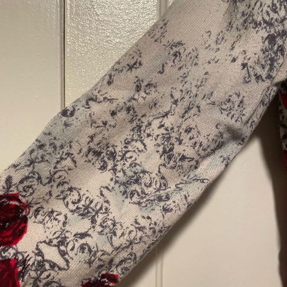 Forever 21 Roses Cropped Sweater! 🌹 - Picture 3 of 8